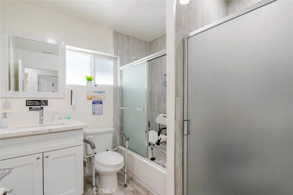 7315 Jamieson Avenue, Reseda, California 91335 home-pic-46