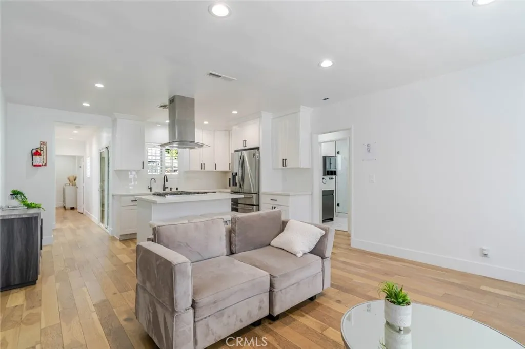 7315 Jamieson Avenue, Reseda, California 91335 home-pic-4
