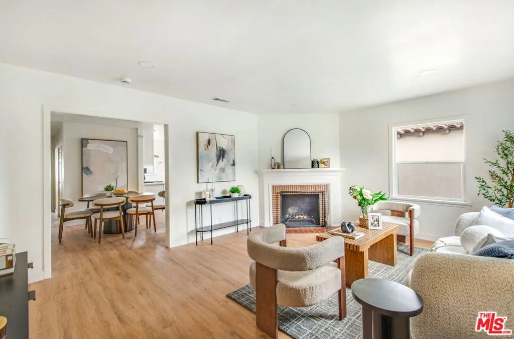 4325 W 58th Place, Los Angeles, California 90043 home-pic-2