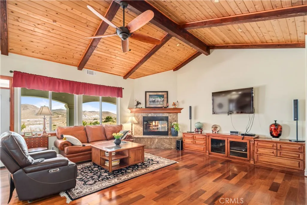 32132 Calle Del Roja, Acton, California 93510 home-pic-12