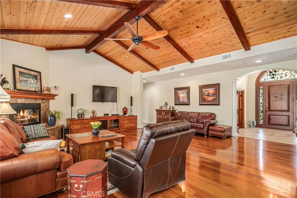 32132 Calle Del Roja, Acton, California 93510 home-pic-11