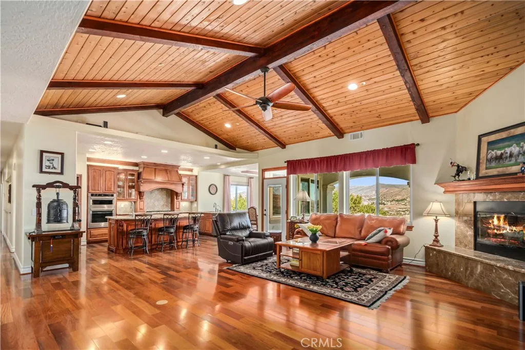32132 Calle Del Roja, Acton, California 93510 home-pic-13