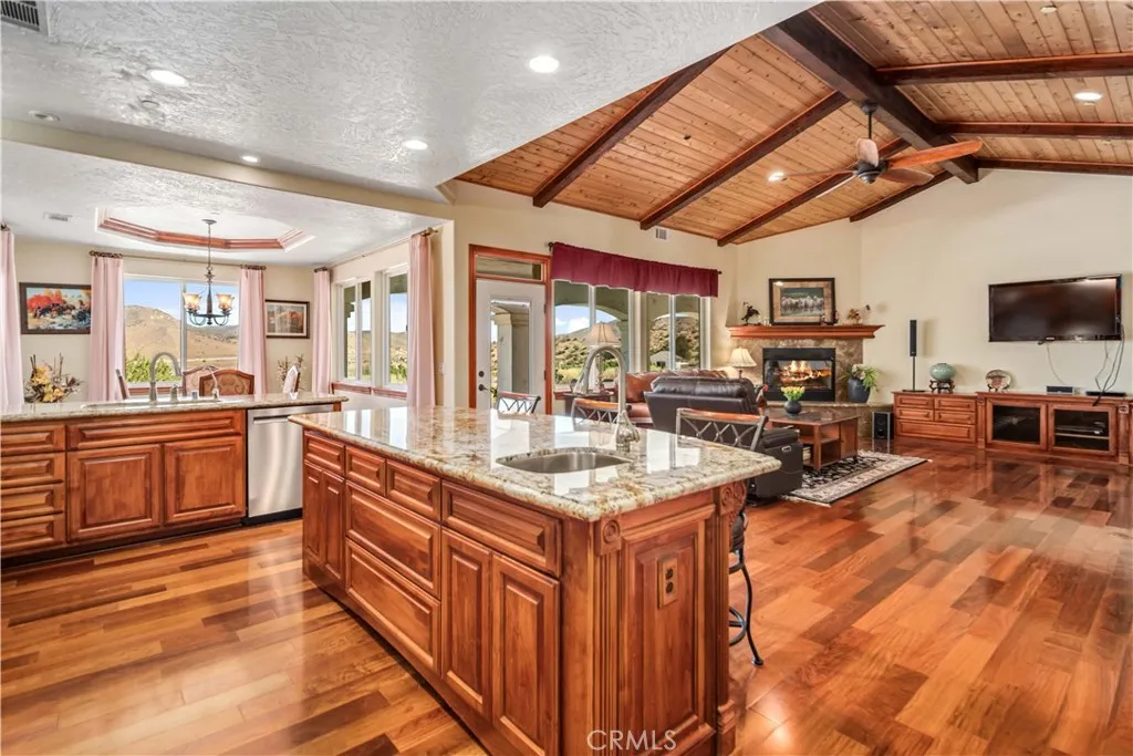 32132 Calle Del Roja, Acton, California 93510 home-pic-16