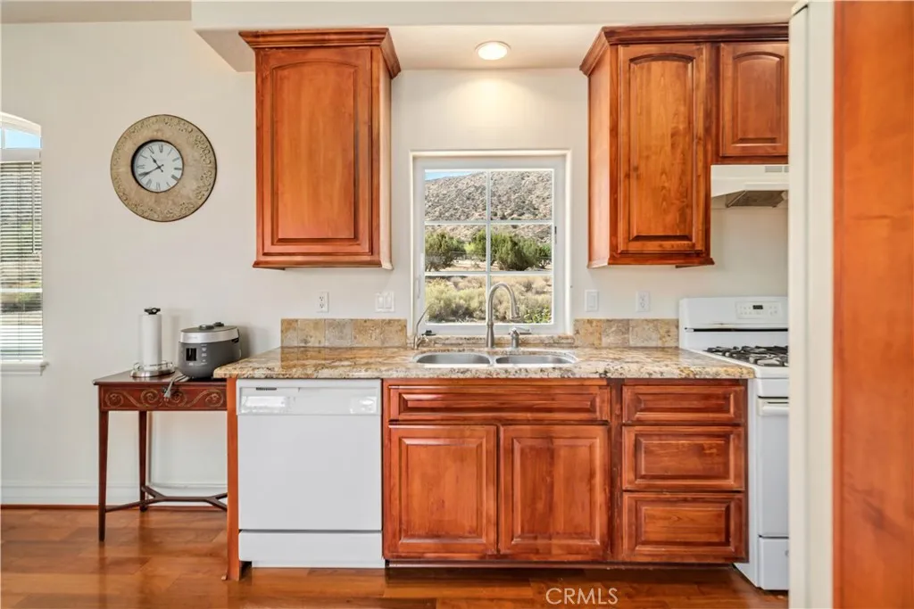 32132 Calle Del Roja, Acton, California 93510 home-pic-51