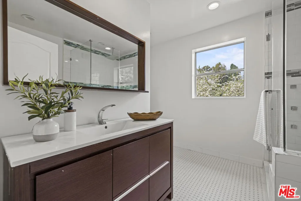 865 Warner Avenue, Los Angeles, California 90024 home-pic-20