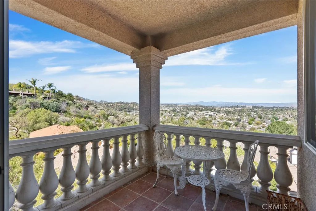 24845 Bella Vista Drive, Newhall, California 91321 home-pic-20