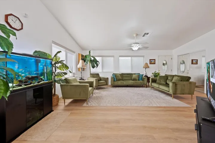 12-Photo-12