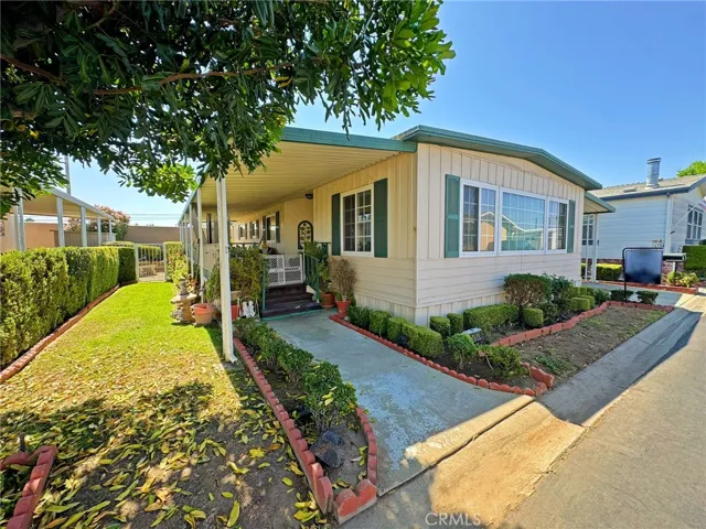 16742 Lake Park Way, Yorba Linda, California 92886