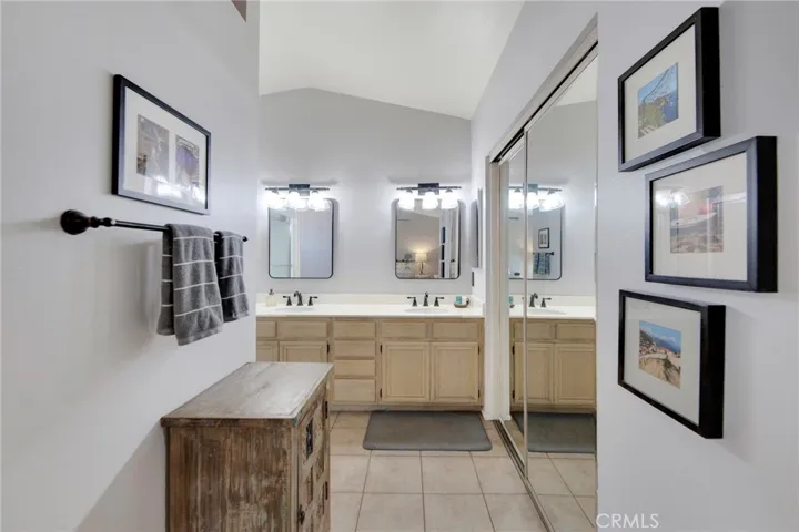 28123 Bobwhite Circle 104, Saugus, California 91350