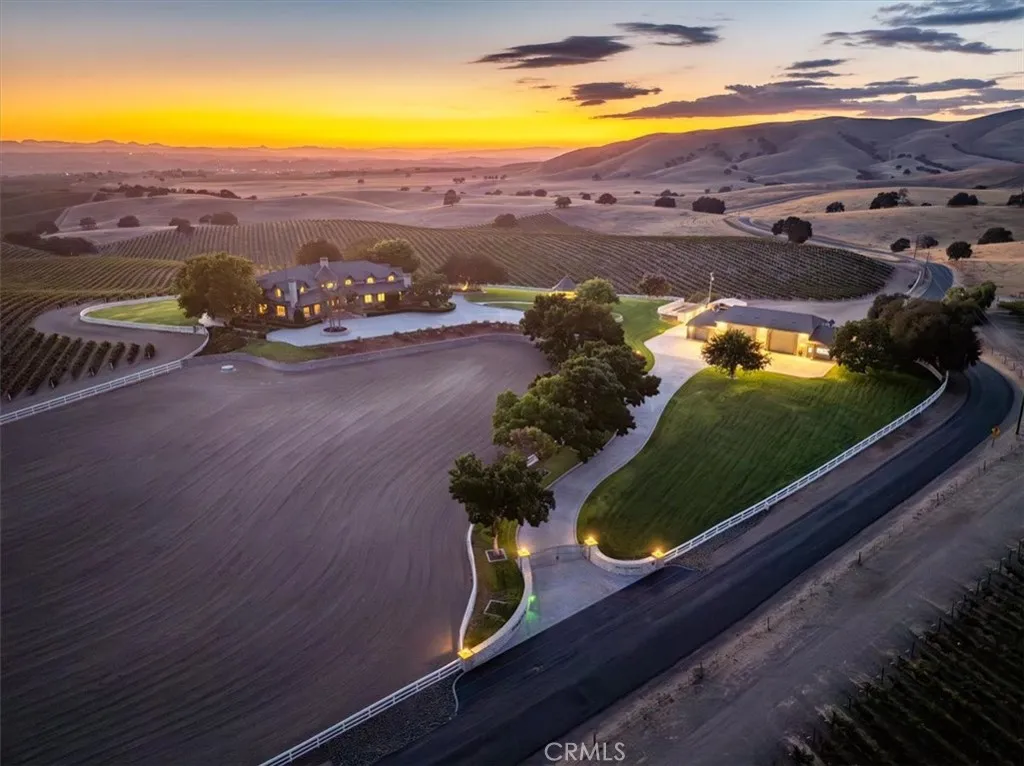 8283 Cross Canyons Road, San Miguel, California 93451 home-pic-1