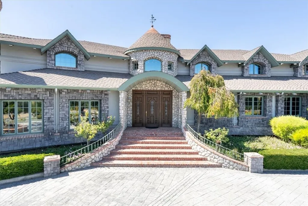 8283 Cross Canyons Road, San Miguel, California 93451 home-pic-16