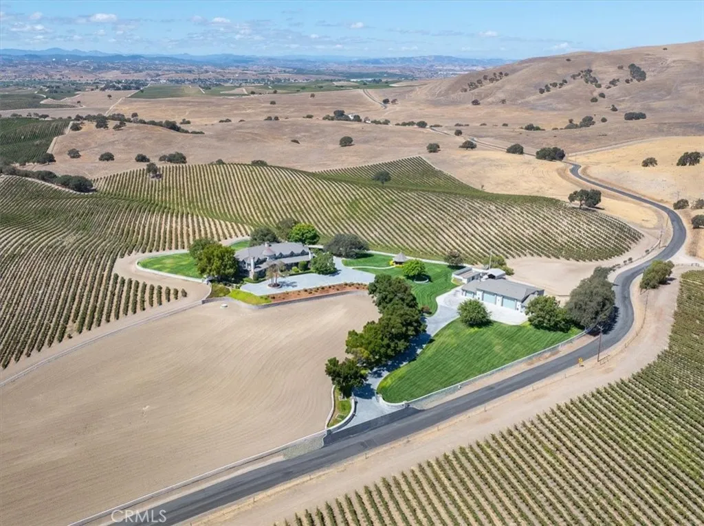 8283 Cross Canyons Road, San Miguel, California 93451 home-pic-4