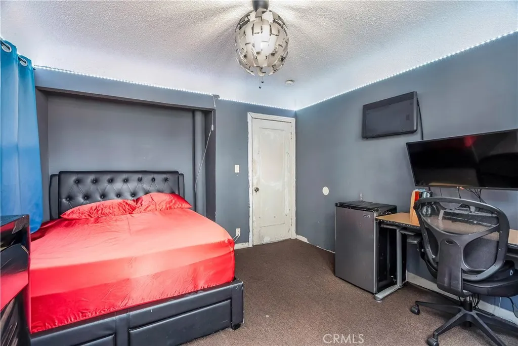 6030 W Wilton, Los Angeles, California 90047 home-pic-10