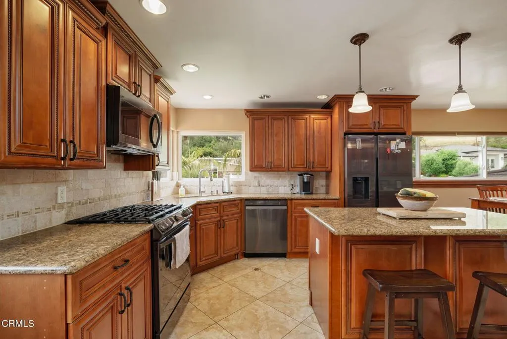 872 Via Arroyo, Ventura, California 93003 home-pic-18