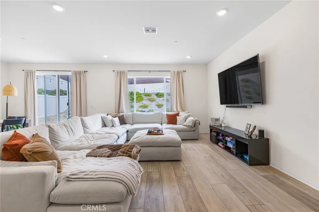 7728 Caroline Court, Highgrove, California 92507 home-pic-3
