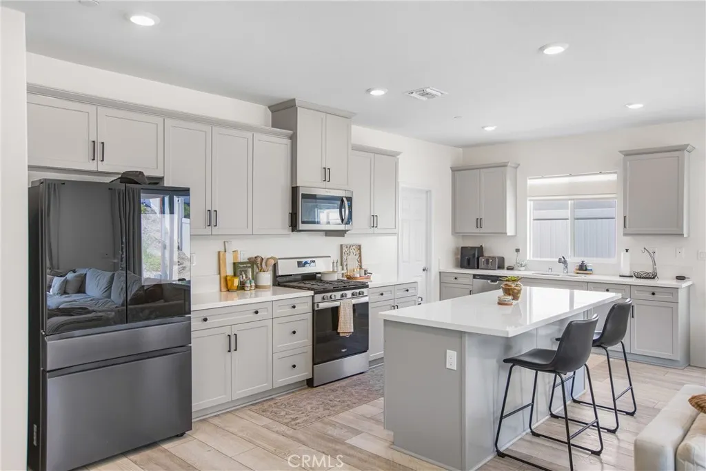 7728 Caroline Court, Highgrove, California 92507 home-pic-11