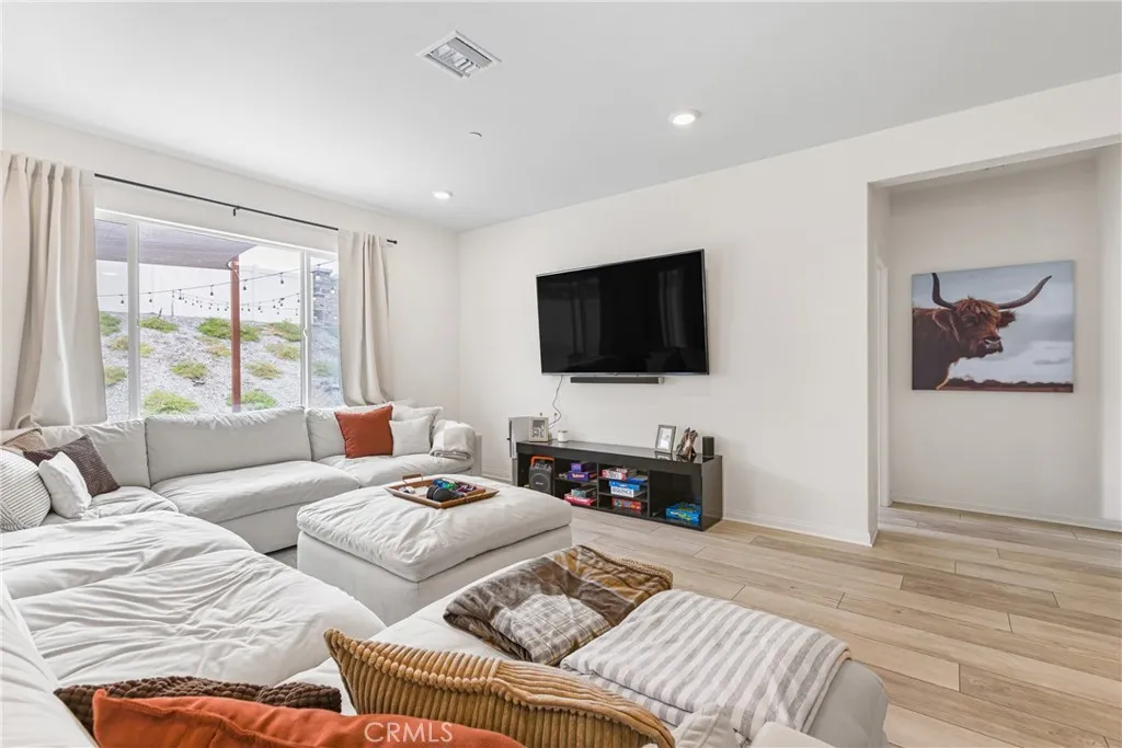 7728 Caroline Court, Highgrove, California 92507 home-pic-4