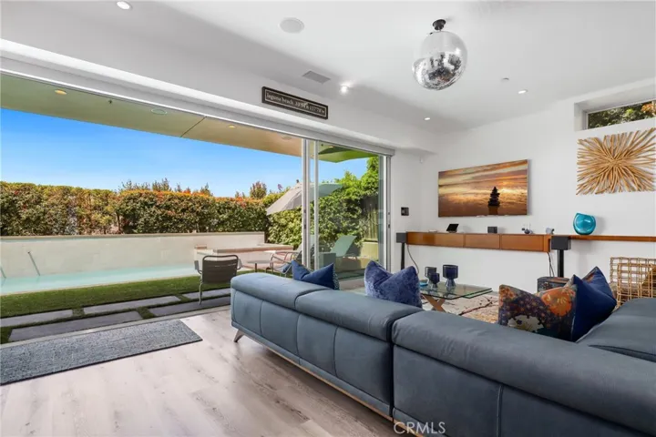 1088 Del Mar Avenue, Laguna Beach, California 92651