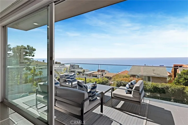 1088 Del Mar Avenue, Laguna Beach, California 92651