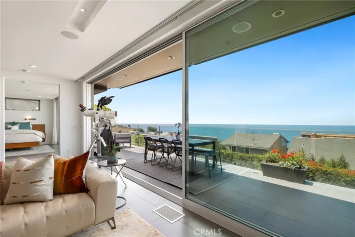 1088 Del Mar Avenue, Laguna Beach, California 92651