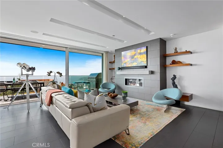 1088 Del Mar Avenue, Laguna Beach, California 92651