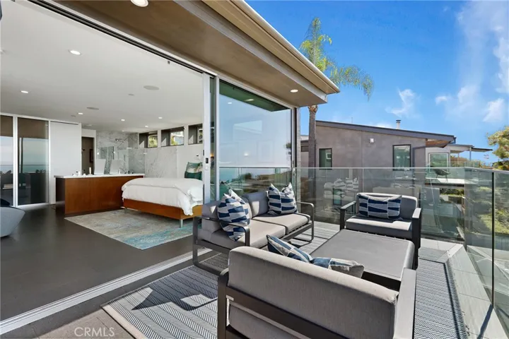 1088 Del Mar Avenue, Laguna Beach, California 92651