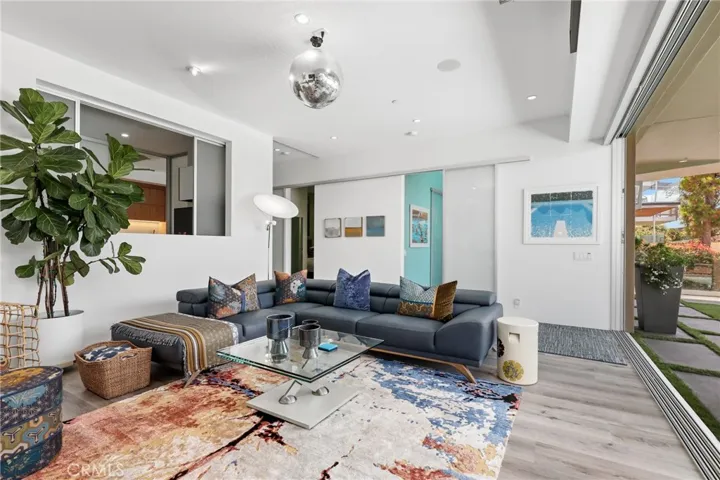 1088 Del Mar Avenue, Laguna Beach, California 92651