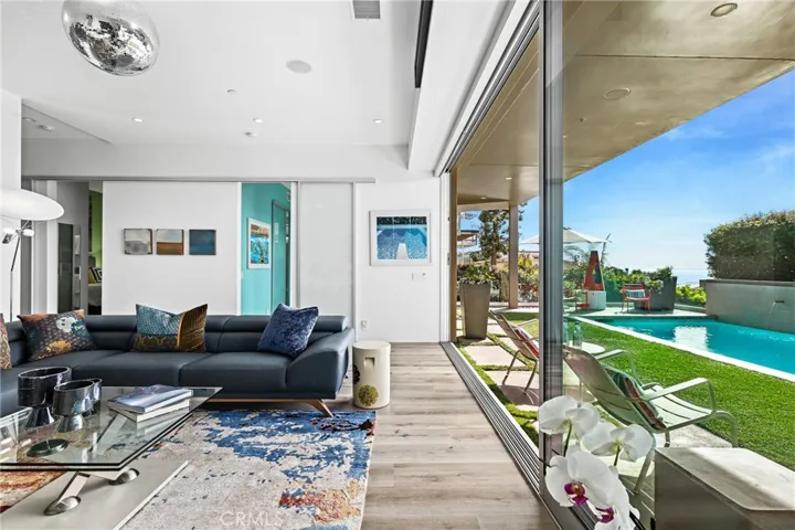 1088 Del Mar Avenue, Laguna Beach, California 92651