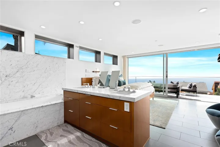 1088 Del Mar Avenue, Laguna Beach, California 92651