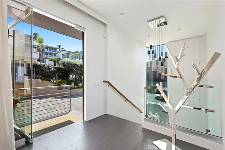 1088 Del Mar Avenue, Laguna Beach, California 92651