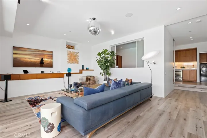 1088 Del Mar Avenue, Laguna Beach, California 92651