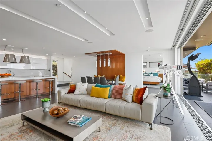 1088 Del Mar Avenue, Laguna Beach, California 92651