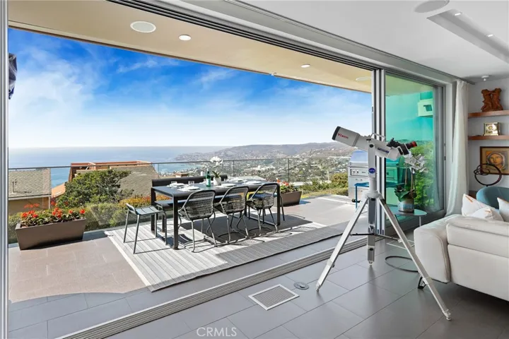 1088 Del Mar Avenue, Laguna Beach, California 92651