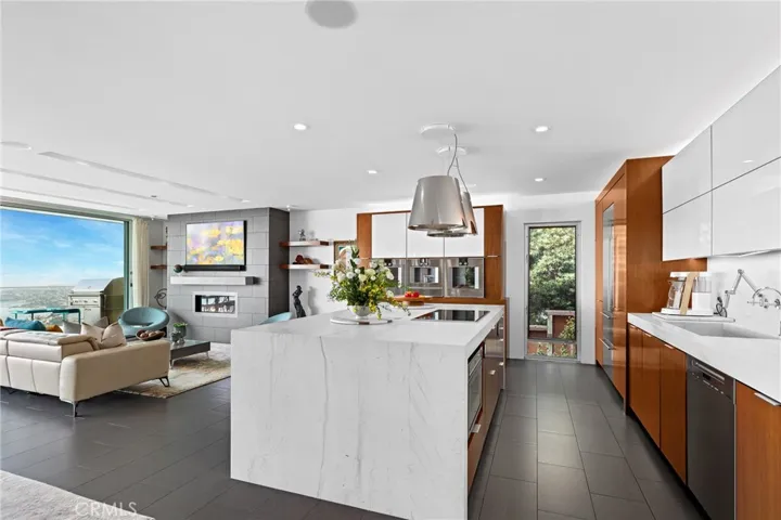 1088 Del Mar Avenue, Laguna Beach, California 92651