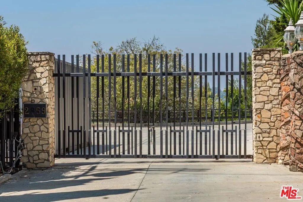 2859 Coldwater Canyon Drive, Beverly Hills, California 90210 home-pic-10