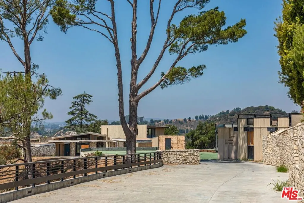 2859 Coldwater Canyon Drive, Beverly Hills, California 90210 home-pic-11