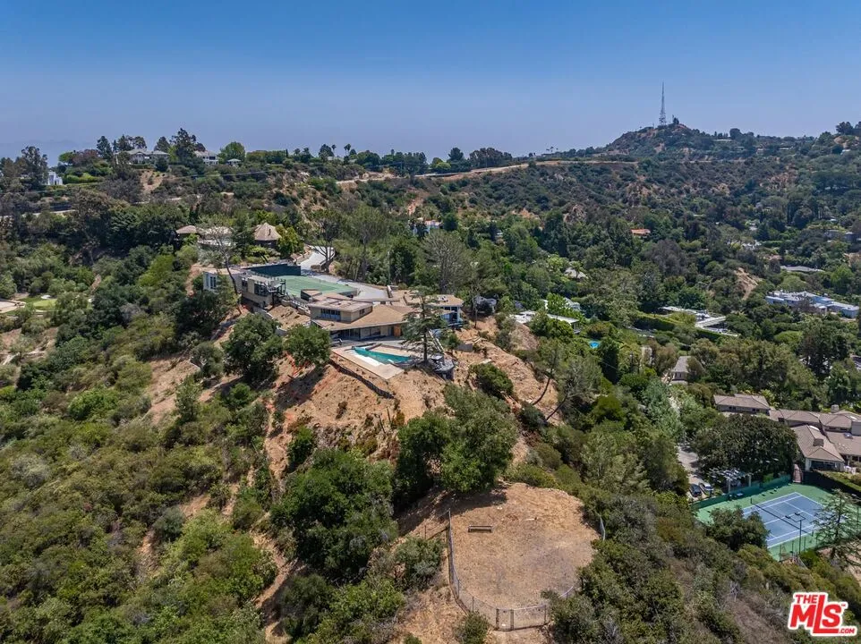 2859 Coldwater Canyon Drive, Beverly Hills, California 90210 home-pic-2