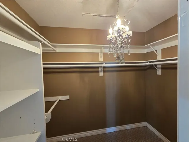 M Walk in Closet
