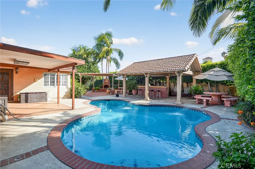 8316 Cherokee Drive, Downey, California 90241 home-pic-24