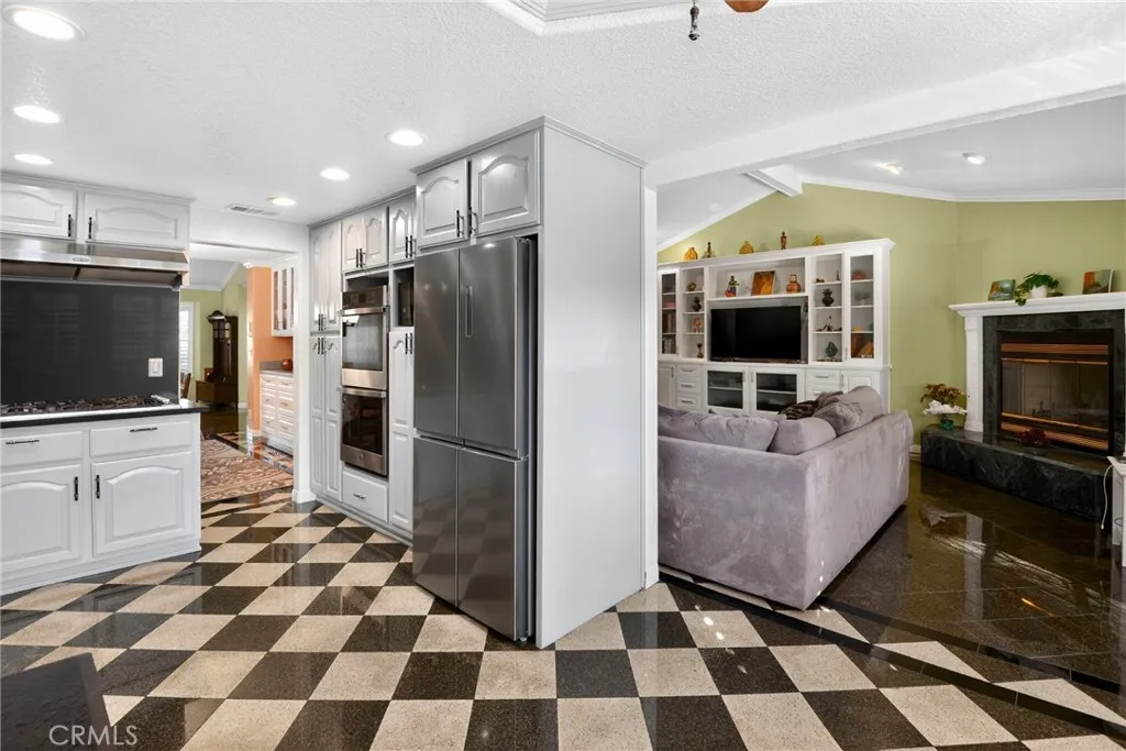 8316 Cherokee Drive, Downey, California 90241 home-pic-8