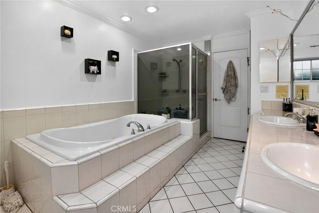 8316 Cherokee Drive, Downey, California 90241 home-pic-15