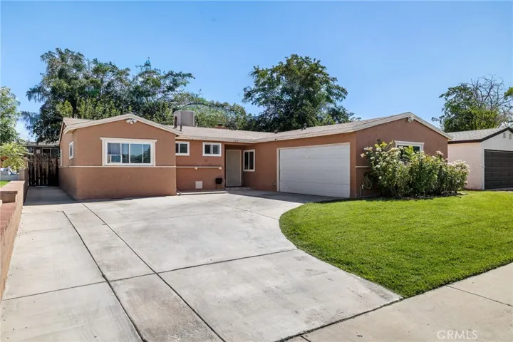 608 E Nugent St, Lancaster, California 93535