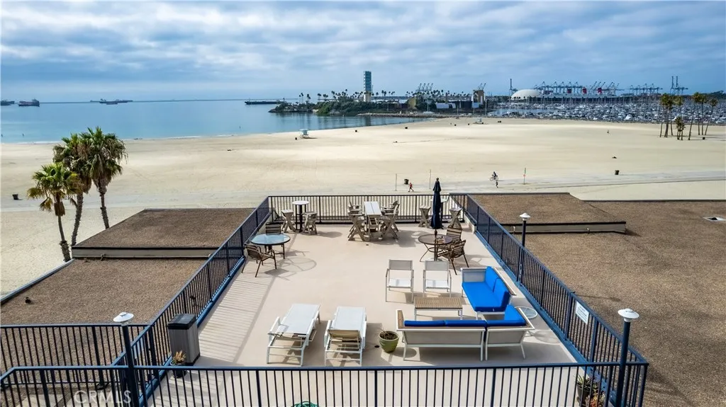 1 3rd Place 302, Long Beach, California 90802 home-pic-36