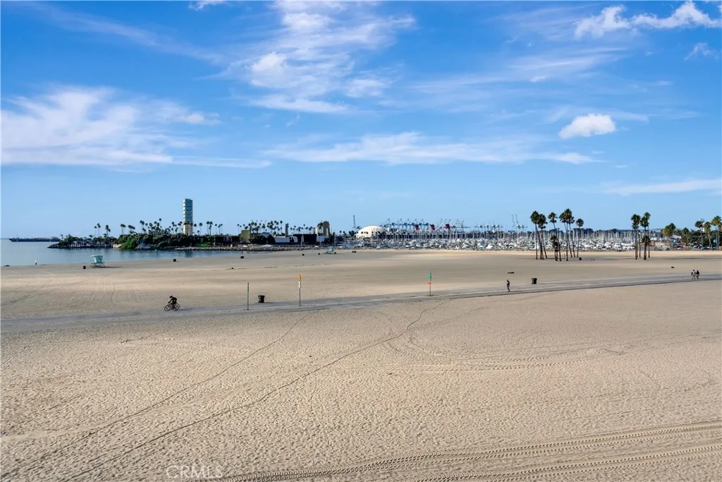 1 3rd Place 302, Long Beach, California 90802 home-pic-3