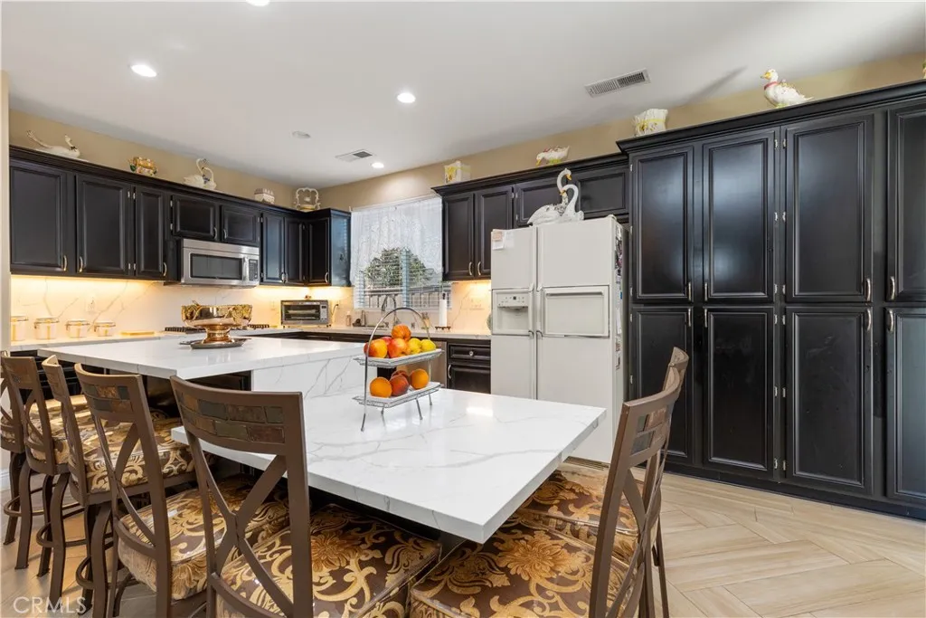 6356 Fern Court, Eastvale, California 92880 home-pic-9