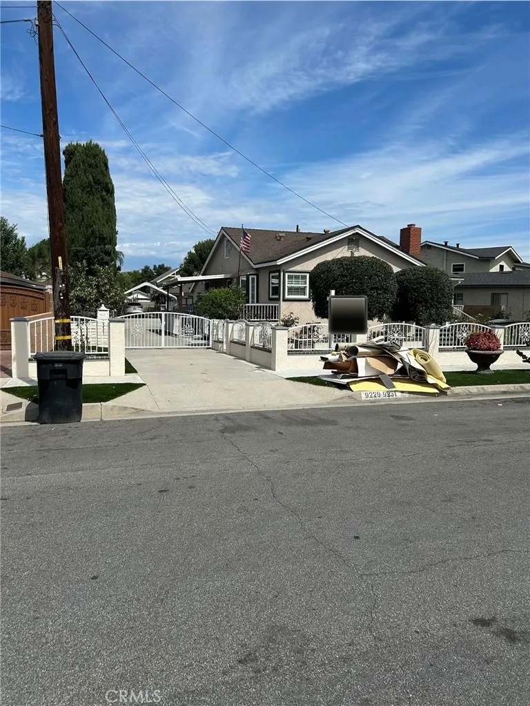 9229 Mandale, Bellflower, California 90706 home-pic-0