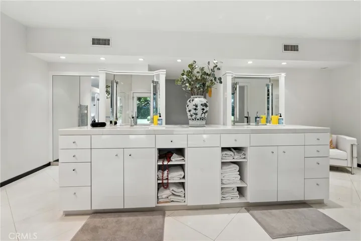 5287 N Sequoia Drive, Fresno, California 93711