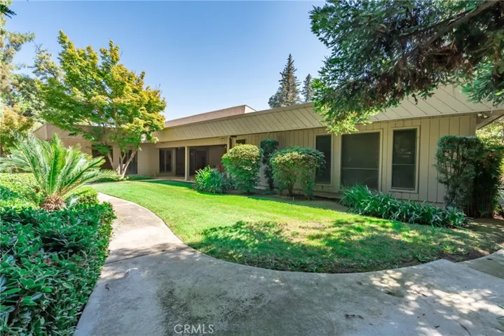 5287 N Sequoia Drive, Fresno, California 93711