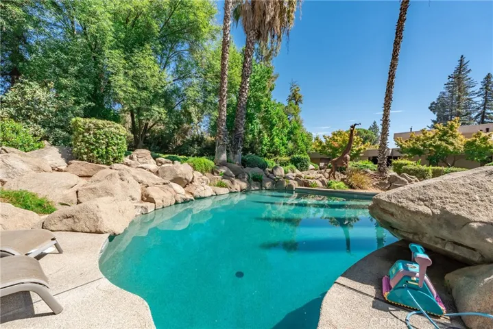 5287 N Sequoia Drive, Fresno, California 93711