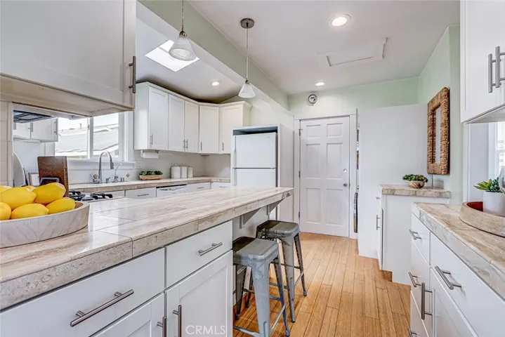 221 S Guadalupe, Redondo Beach, California 90277